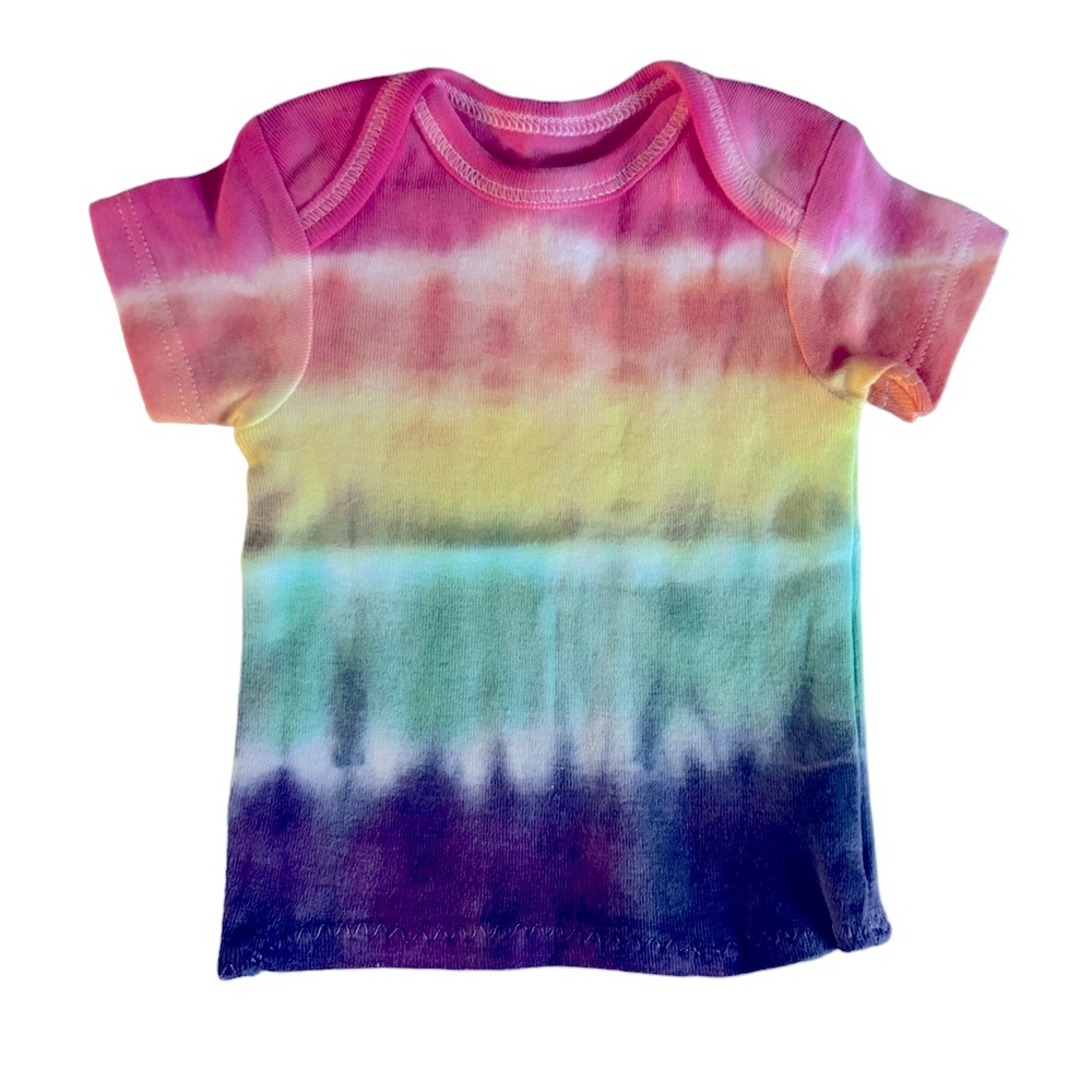 Adorable Hand tie dyed Newborn t-shirt💜👶
